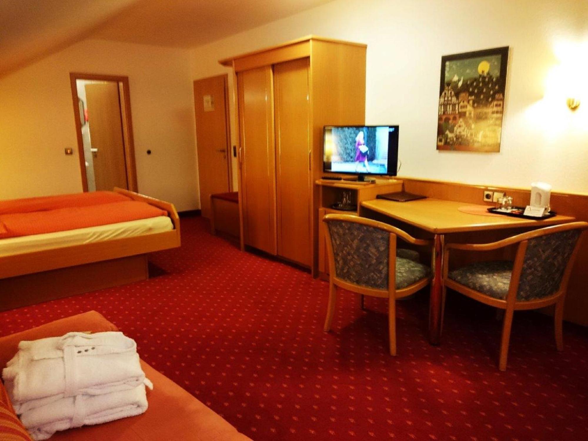 Wachenheim an der Weinstraße Hotel Goldbaechel מראה חיצוני תמונה