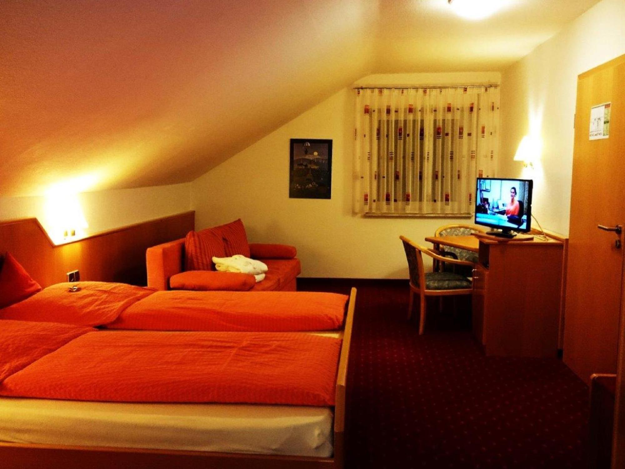 Wachenheim an der Weinstraße Hotel Goldbaechel מראה חיצוני תמונה