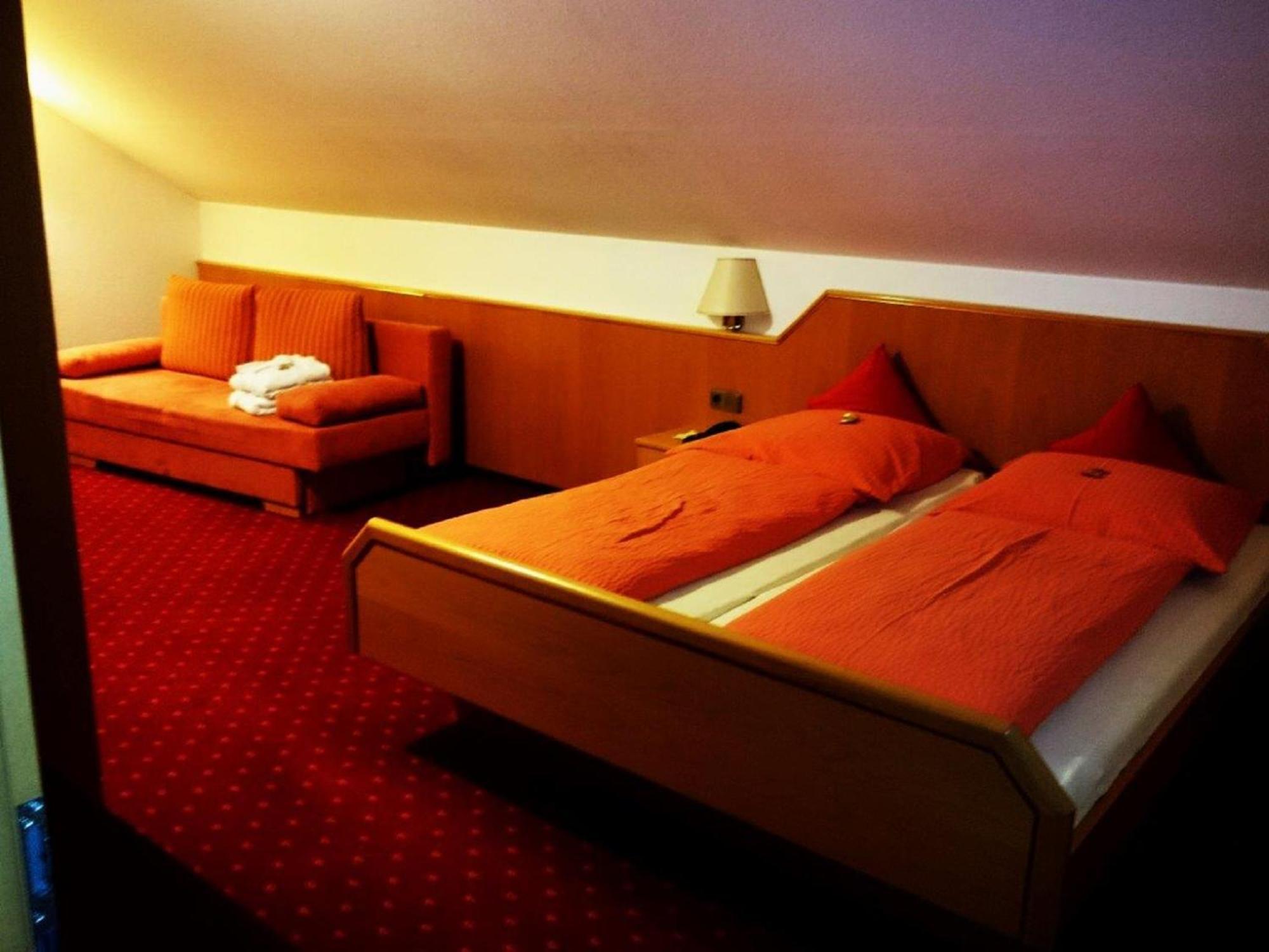 Wachenheim an der Weinstraße Hotel Goldbaechel מראה חיצוני תמונה